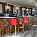 Oaklands Hotel 