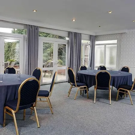 Oaklands Hotel 