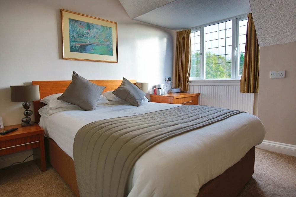 Oaklands Hotel