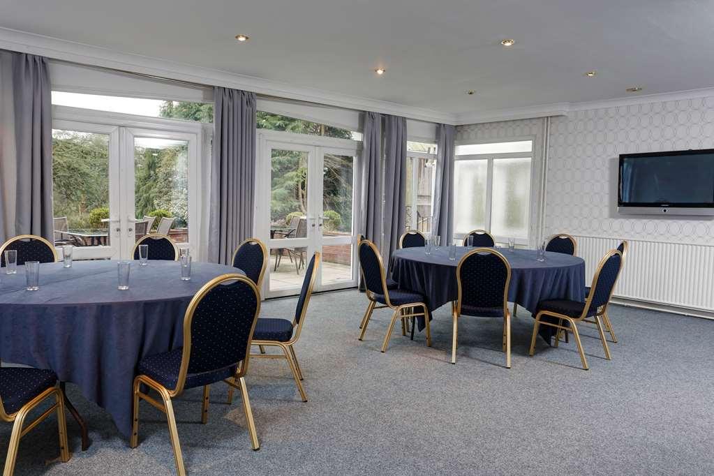 Oaklands Hotel 3*
