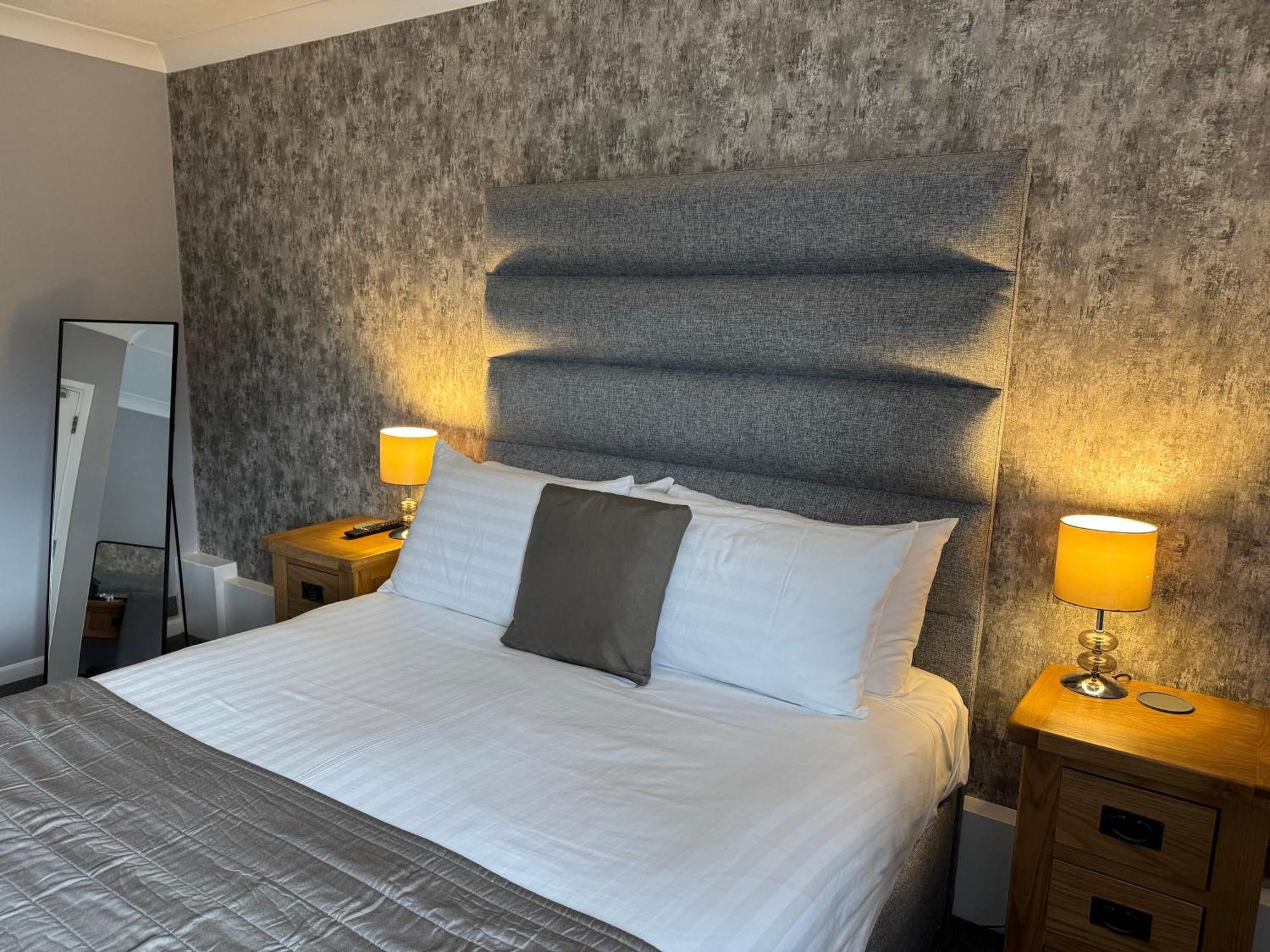 Oaklands Hotel 3*