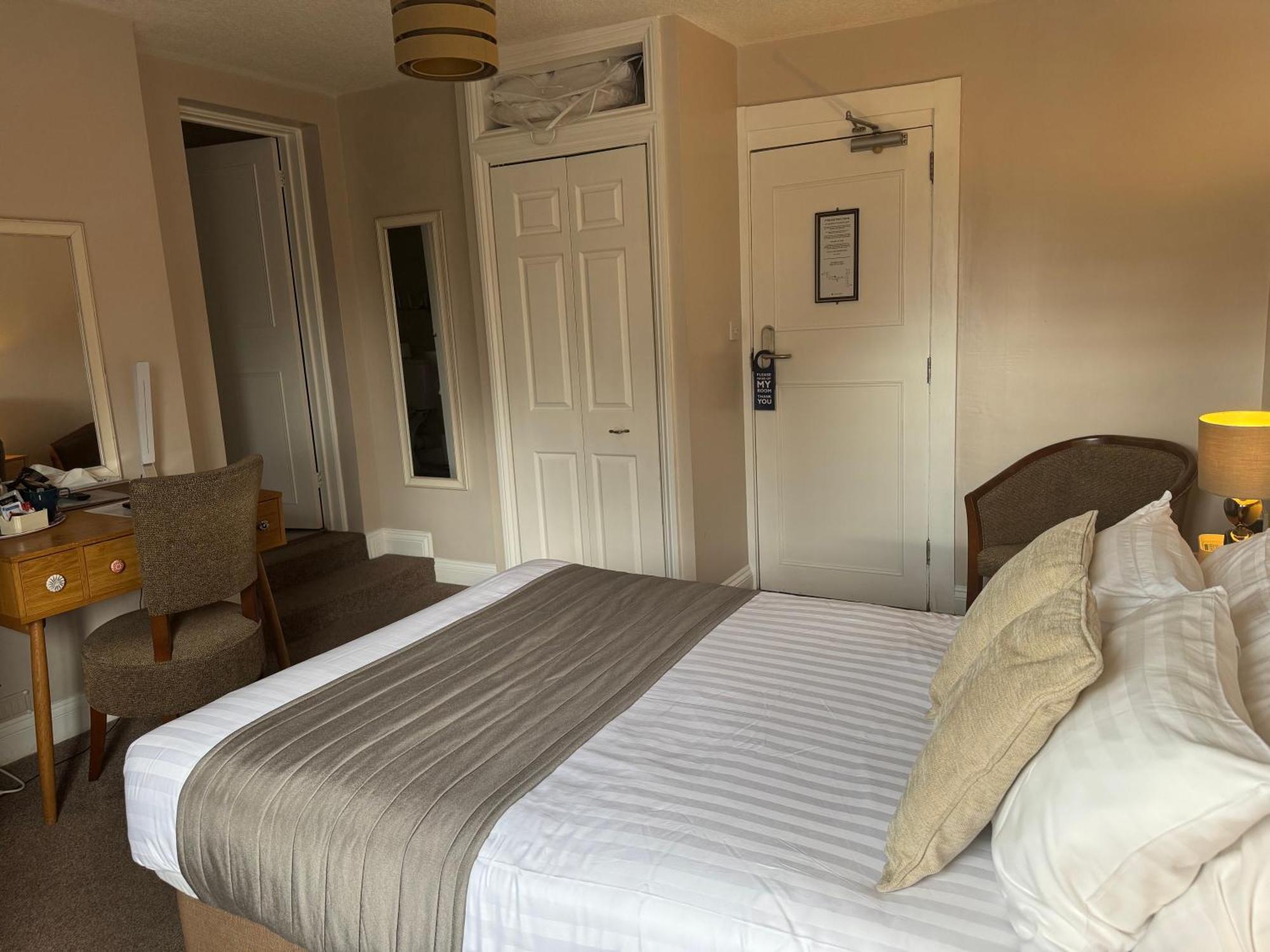 Oaklands Hotel 3*