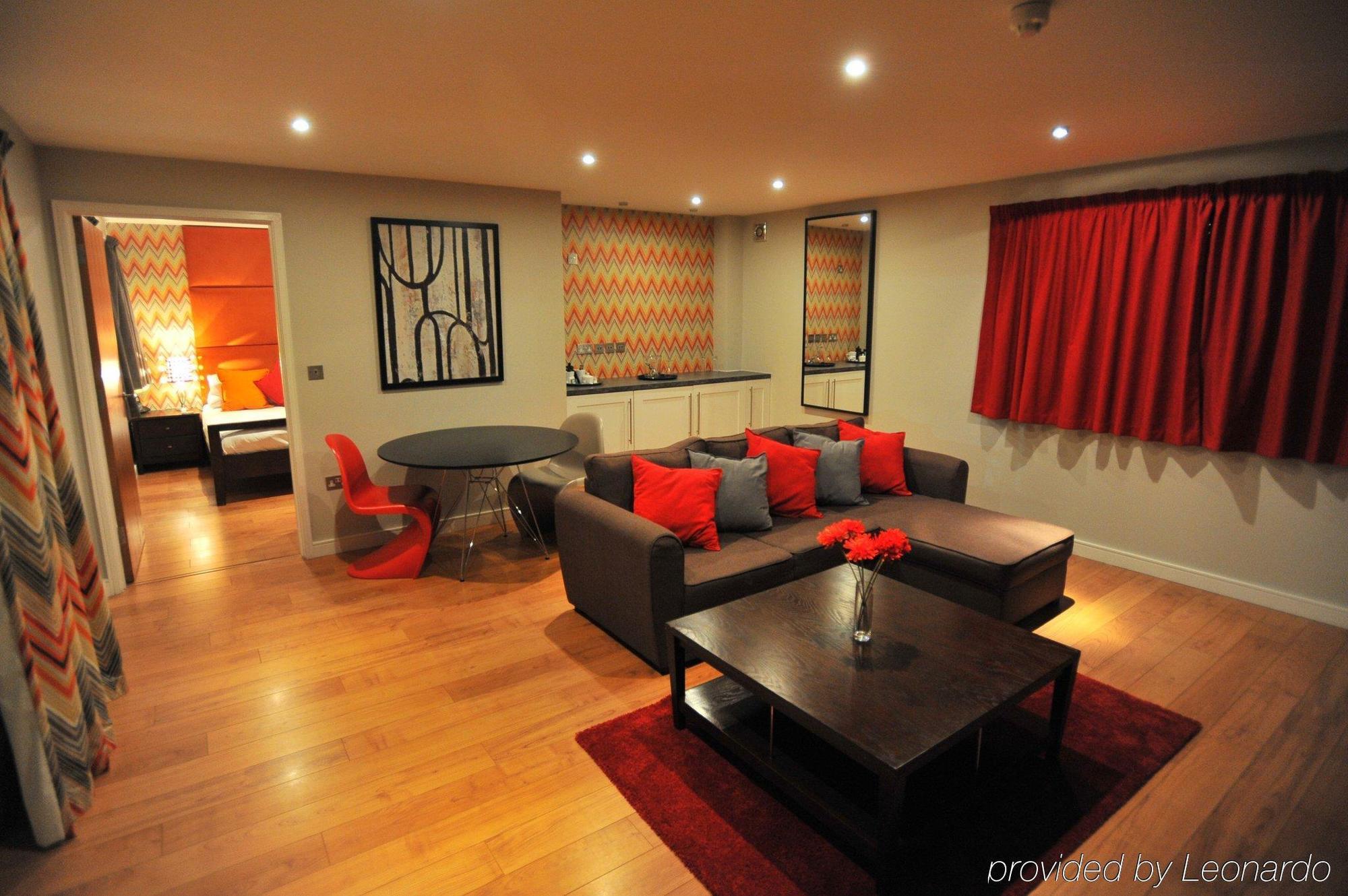 Oaklands Hotel