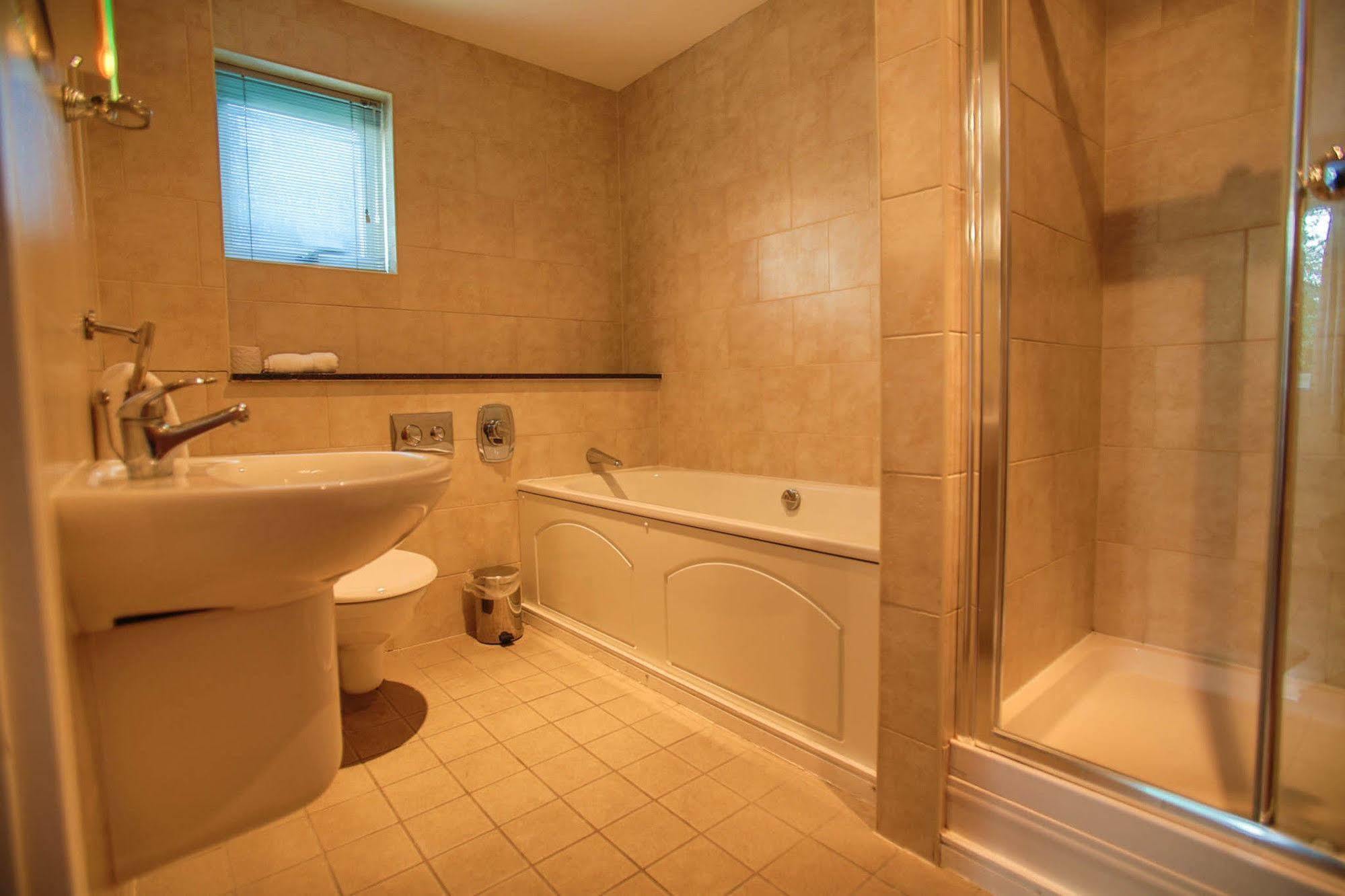 Western Oaklands Hotel