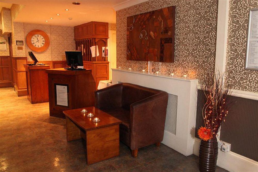 Hotel Oaklands
